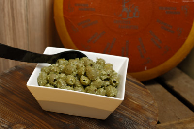 Eigen gemarineerde Pesto olijven